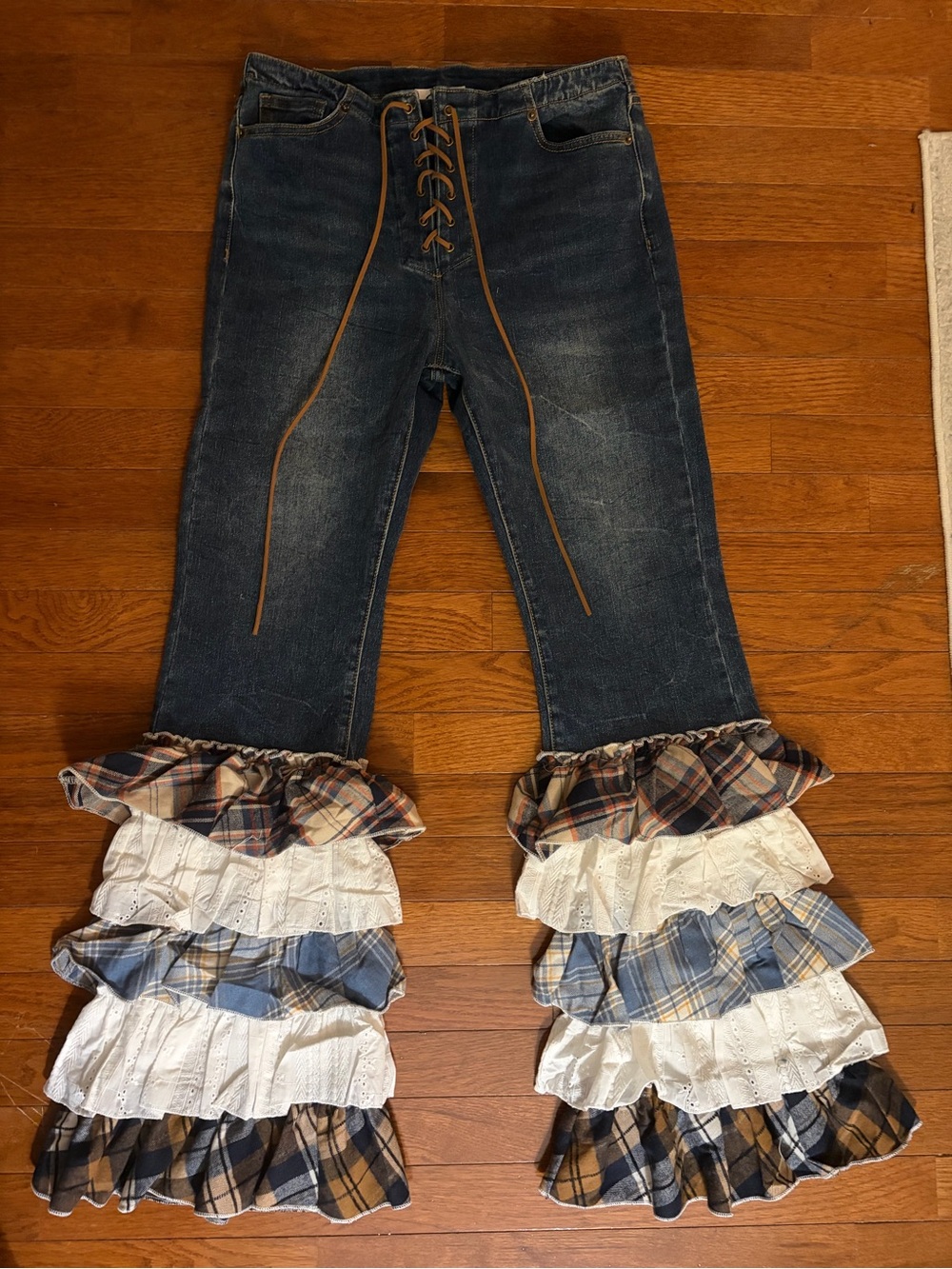 🚨👖🚨NWT AMAZING OLI & HALI LACE-UP RUFFLE STATEMENT JEANS | SIZE M | RETAIL $1 - Picture 10 of 10